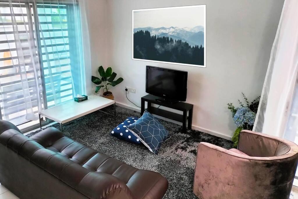 Iris 55 Corner Lot House Spacious Outdoor With Wi-fi * Johor Bahru